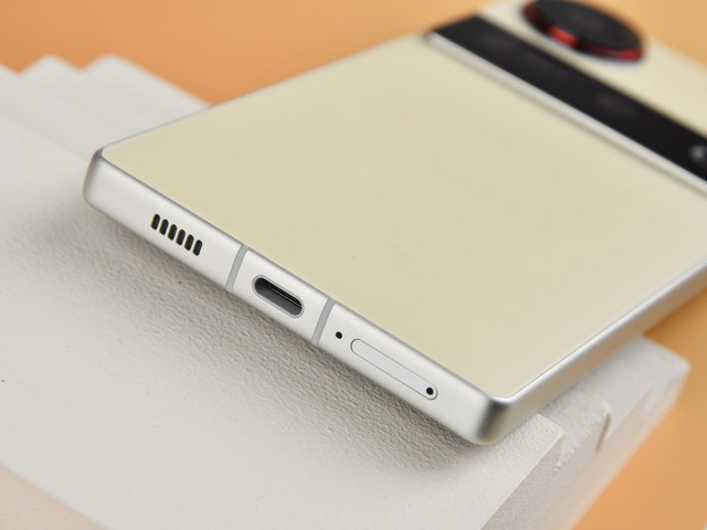 Trên tay smartphone có viền màn hình mỏng nhất thế giới: iPhone 16 Pro hay Xiaomi 15 cũng phải "chào thua"- Ảnh 13. Trên tay smartphone có viền màn hình mỏng nhất thế giới: iPhone 16 Pro hay Xiaomi 15 cũng phải "chào thua"- Ảnh 13.