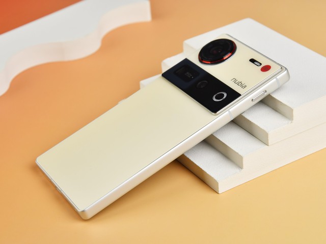 Trên tay smartphone có viền màn hình mỏng nhất thế giới: iPhone 16 Pro hay Xiaomi 15 cũng phải "chào thua"- Ảnh 4. Trên tay smartphone có viền màn hình mỏng nhất thế giới: iPhone 16 Pro hay Xiaomi 15 cũng phải "chào thua"- Ảnh 4.