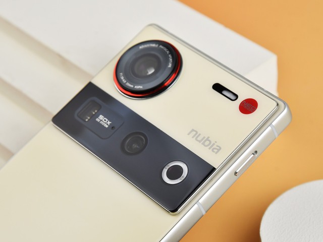 Trên tay smartphone có viền màn hình mỏng nhất thế giới: iPhone 16 Pro hay Xiaomi 15 cũng phải "chào thua"- Ảnh 7. Trên tay smartphone có viền màn hình mỏng nhất thế giới: iPhone 16 Pro hay Xiaomi 15 cũng phải "chào thua"- Ảnh 7.
