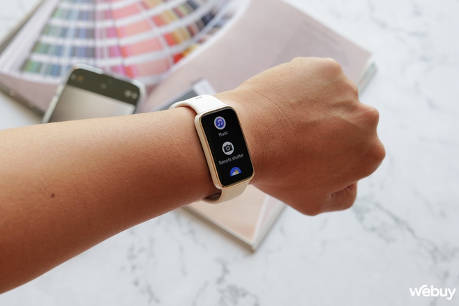 Smartband giờ quá rẻ, chỉ hơn 600.000 đồng "tậu" ngay loạt vòng đeo tay quốc dân: Huawei Band 9, Xiaomi Smart Band...- Ảnh 3. Smartband giờ quá rẻ, chỉ hơn 600.000 đồng "tậu" ngay loạt vòng đeo tay quốc dân: Huawei Band 9, Xiaomi Smart Band...- Ảnh 3.